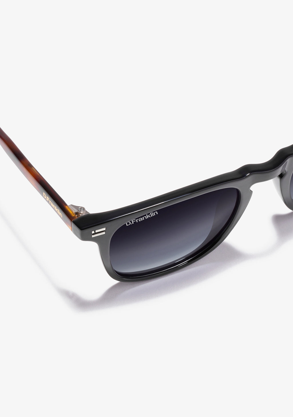 Ultra Light SQ Med Black / Grad Black