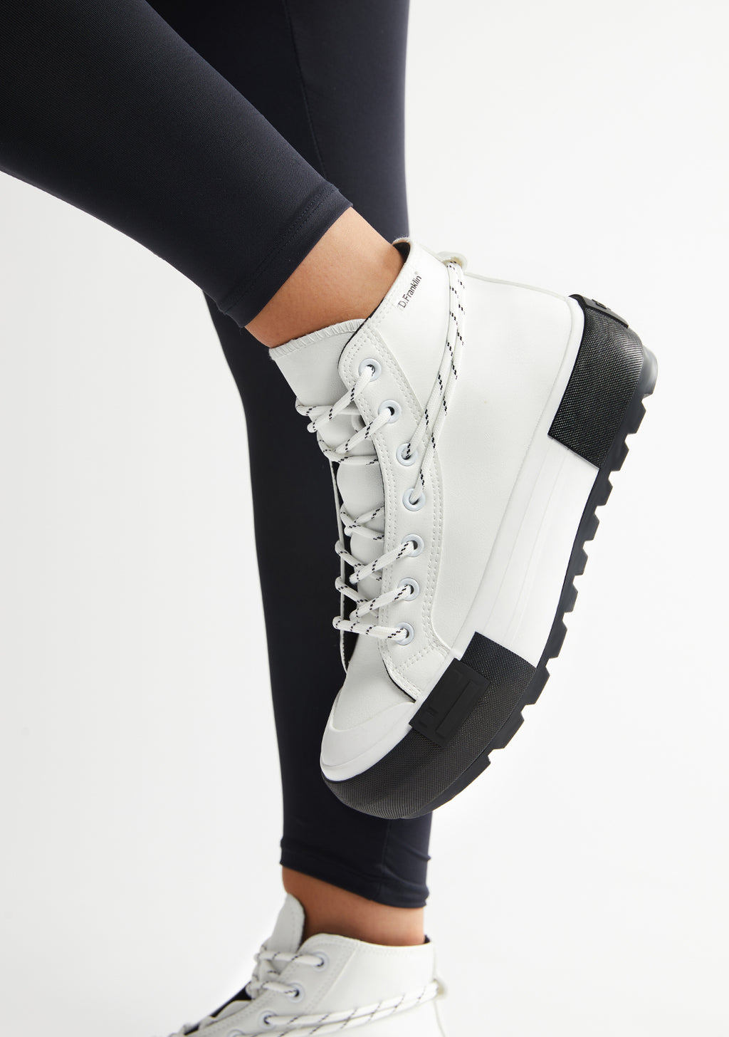 One Way Track Med White / Black