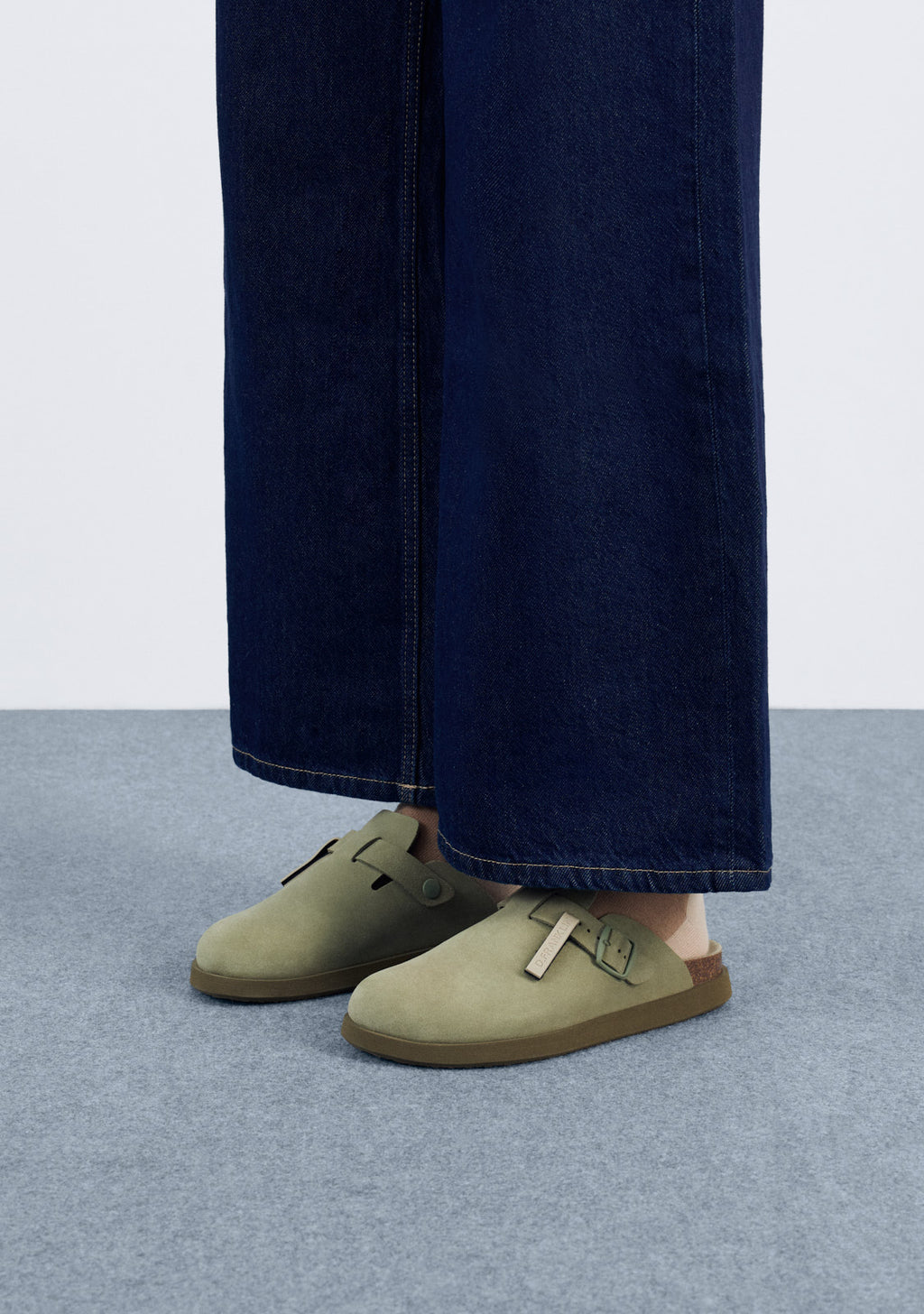 Vibe Clog Buckle Khaki