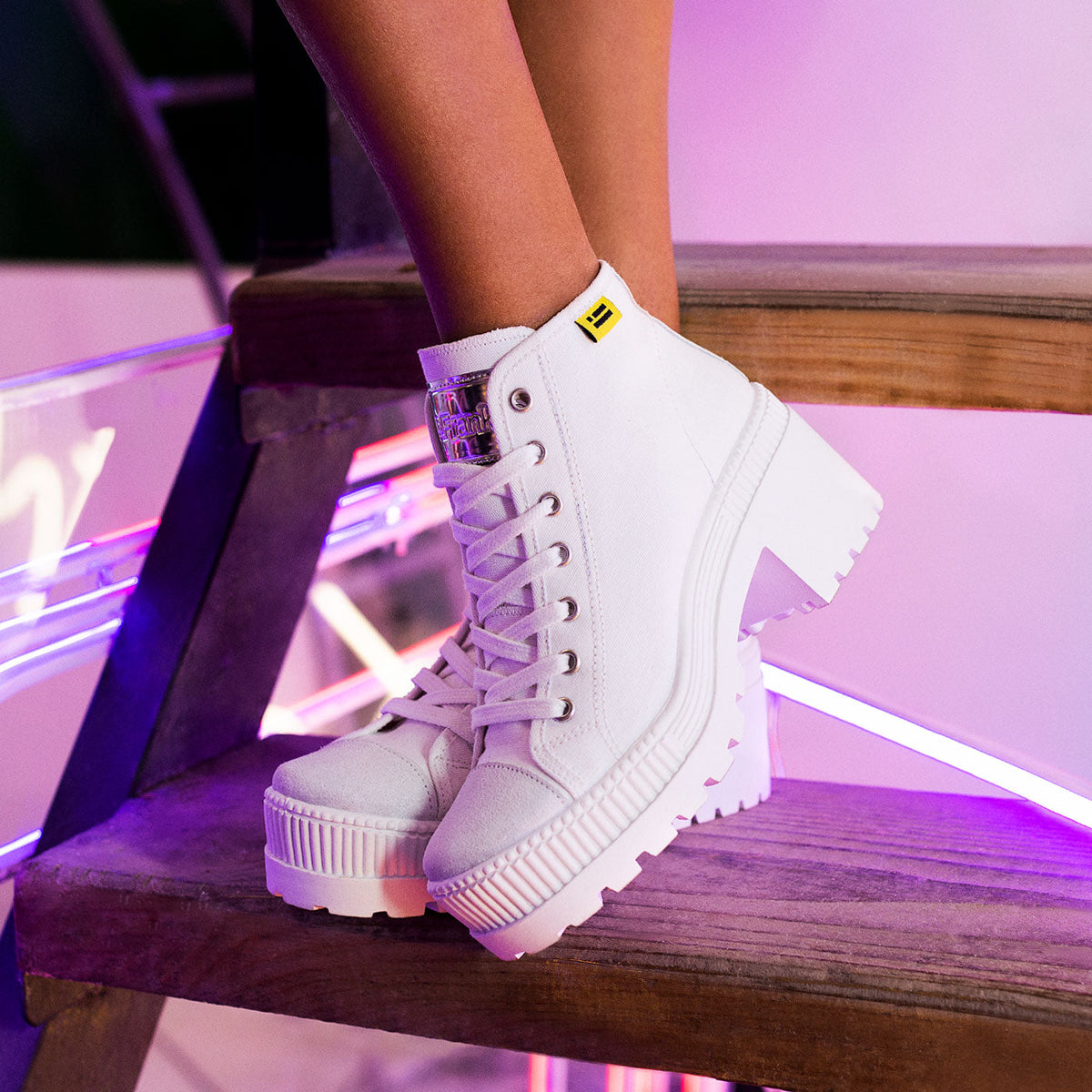 Megan Basic White