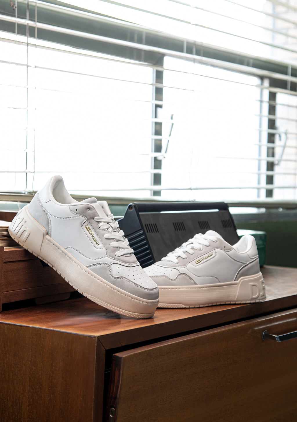 Low Court Basic White / White
