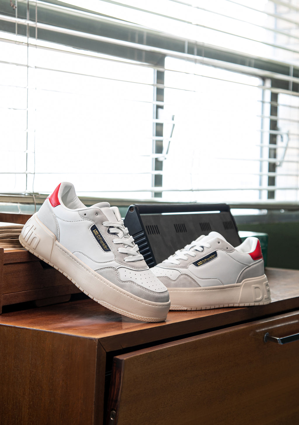 Low Court Basic White / Red / Navy