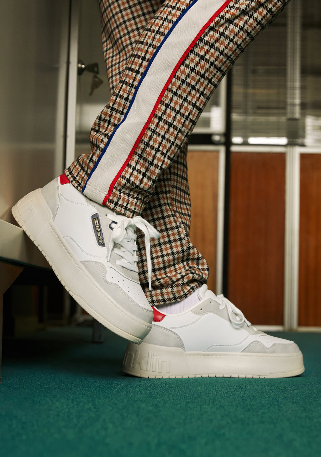 Low Court Basic White / Red / Navy